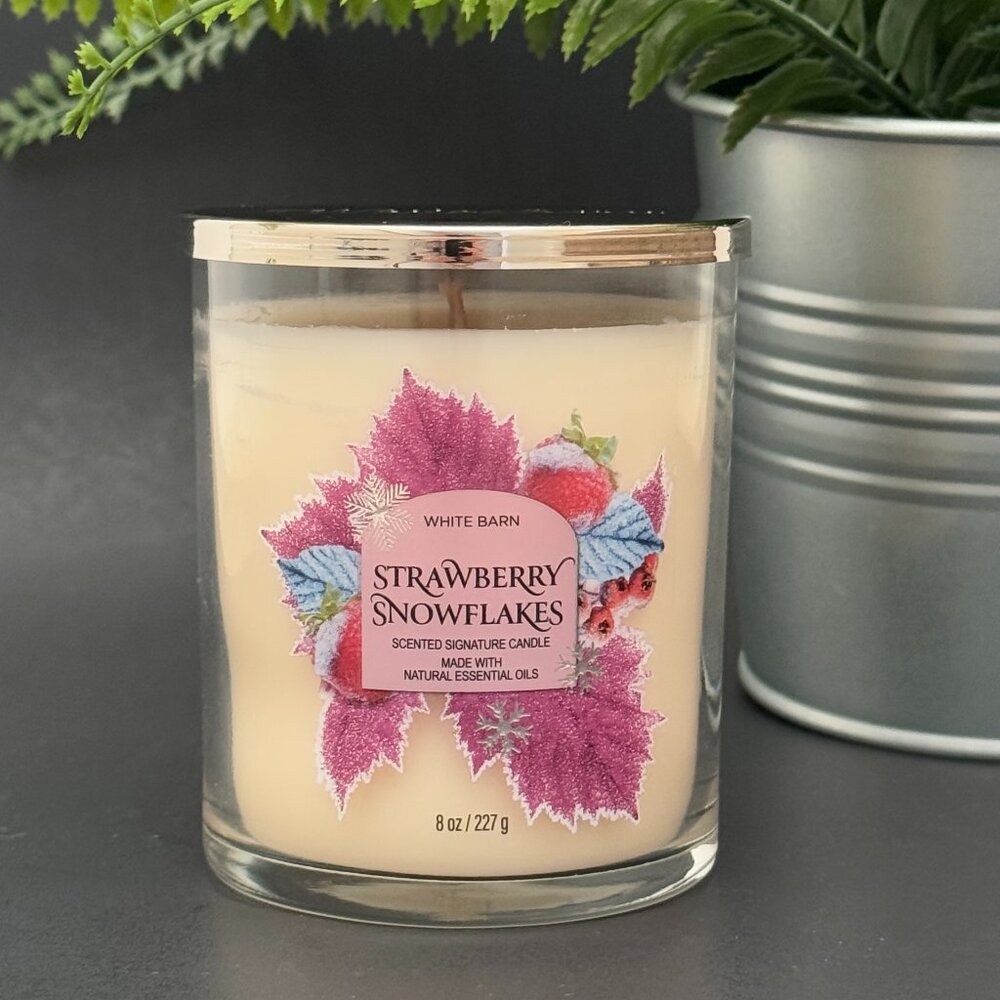 BBW Strawberry Snowflakes White Barn Bath & Body Works Single Wick Candle